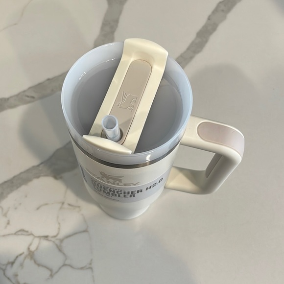 Stanley - 30 oz. CREAM Quencher H2.0 Flowstate Tumbler with Handle - NWT! - Picture 5 of 8